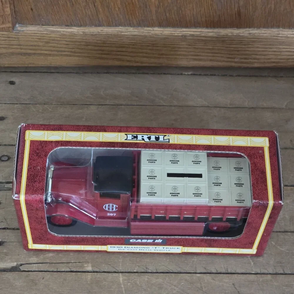 Ertl CASE 1930 Diamond ‘T’ Truck Die-Cast Metal Vehicle Coin Bank Red 1988